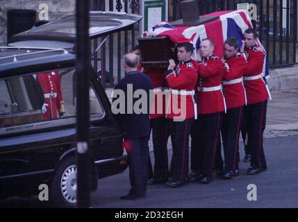 Proben in Westminster, im Zentrum von London für Queen Elizabeth, das Begräbnis der Königin Mutter, das in Westminster Abbey stattfinden soll Stockfoto