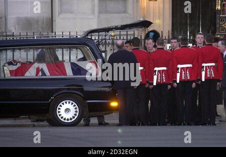 Proben in Westminster, im Zentrum von London für Queen Elizabeth, das Begräbnis der Königin Mutter, das in Westminster Abbey stattfinden soll Stockfoto