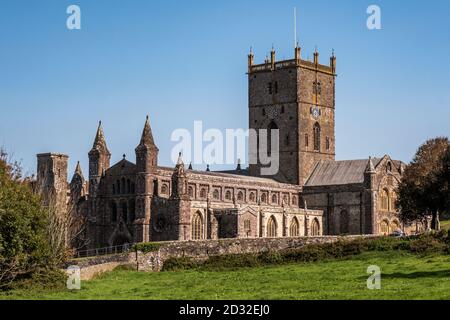 St Davids Kathedrale befindet sich in der Stadt St Davids , Pembrokeshire , Wales , Großbritannien Stockfoto