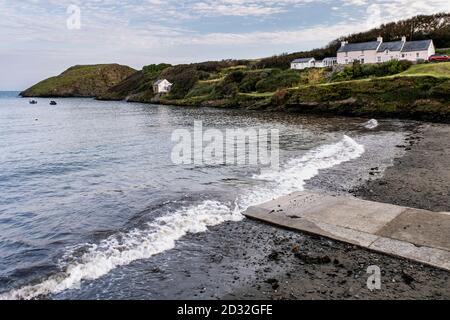 Der malerische Hafen und das Küstendorf Abercastle, Pembrokeshire, Wales, Großbritannien Stockfoto