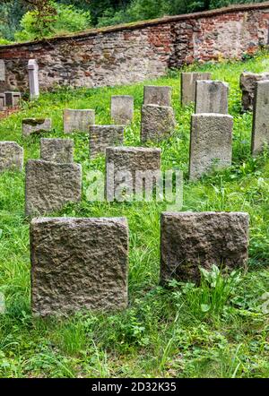 Grabsteine auf dem Jüdischen Friedhof in Jemnice, Tschechische Republik Stockfoto