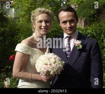 Ehemaliger Top-Jockey Walter Swinburn mit seiner Braut Alison Palmer in der römisch-katholischen Kirche Our Lady & St. John in Goring an der Themse. Stockfoto