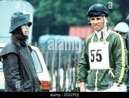 Prinzessin Anne und ihr Mann Captain Mark Phillips bei den Pferdeversuchen. Stockfoto