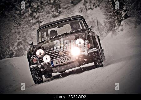 SCHLADMING, ÖSTERREICH - 12. JAN 2008: Ein Triumph TR4 bei der Planai Classic Stockfoto