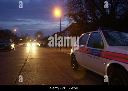 Ormond Drive, Hampton Hill, Südwesten Londons, wo gestern Abend ein 18-jähriger Student angegriffen wurde. Der Teenager Marsha McDonnell wurde von einem seriellen Angreifer ermordet, der vielleicht bei zwei anderen Gelegenheiten versucht hat zu töten, sagten Detektive heute. * die Polizei glaubt, dass die Ermordung von Marsha, 19, am 4. Februar in Hampton, West-London, von demselben Mann durchgeführt wurde, der einen 18-jährigen Jugendlichen in weniger als einer halben Meile Entfernung in den frühen Morgenstunden angegriffen hat. Beide Angriffe sind mit einem dritten verknüpft, auf ein 17-jähriges Mädchen in Strawberry Hill am 8. Januar, weniger als eine Meile von dem Ort entfernt, wo Marsha starb. Stockfoto