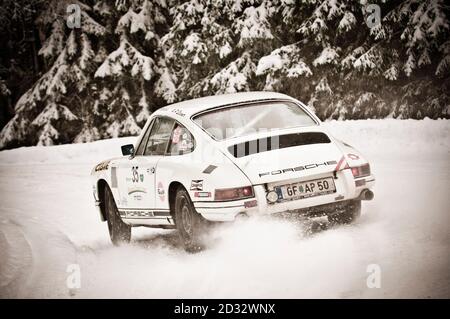 SCHLADMING, ÖSTERREICH - 12. JAN 2008: Ein Porsche 911 bei der Planai Classic Stockfoto