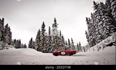 SCHLADMING, ÖSTERREICH - 12. JAN 2008: Ein Lancia Fulvia Coupé beim Planai Classic Stockfoto