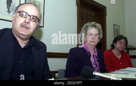 Alice Mahon MP (Mitte) veranstaltet eine Stop the war Pressekonferenz mit Lindsey German von der Stop the war Coalition (rechts) und Sabah Jawad, die die irakischen Demonkraten gegen Kriegssanktionen vertreten, um Details für die nationale Demonstration am Samstag in London bekannt zu geben. * die Stop the war Coalition verurteilte den Militärschlag gegen den arabischen Fernsehsender al-Jazeera, der angeblich versucht habe, die wahren Schrecken des Konflikts zu zeigen. Stockfoto