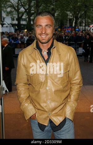 Fußballspieler David Ginola bei der Ankunft in Odeon West End, London, für die britische Filmpremiere von Hope Springs. Stockfoto