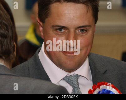 Nick Griffin, Vorsitzender der British National Party, nachdem er bei der Zählung im Rathaus von Chadderton in Oldham, Greater Manchester, keinen Sitz im Oldham Council gewonnen hatte. Stockfoto