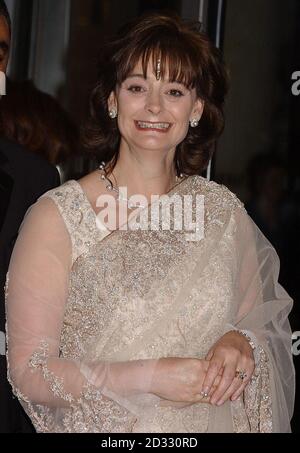 Cherie Booth QC kommt bei den Asian Women of Achievement Awards im Hilton Hotel in der Londoner Park Lane an. Stockfoto