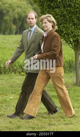 Sophie, die Gräfin von Wessex mit Edward, dem Earl of Wessex, bei den Windsor Horse Trials in Windsor. Es war der erste Auftritt der Gräfin nach der Ankündigung ihrer Schwangerschaft. Stockfoto