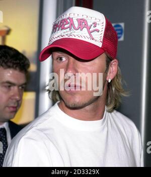 Fußballspieler David Beckham kommt mit seiner Familie nach ihrem Urlaub in Los Angeles am Flughafen Heathrow an. Stockfoto