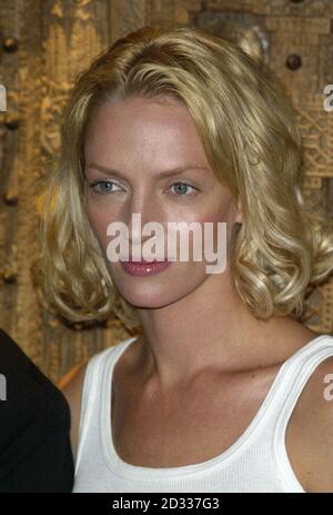 Uma Thurman besucht die Fotoausstellung für den neuen Film Kill Bill - Volume 1 im Dorchester Hotel im Zentrum von London vor der UK-Premiere am Empire Leicester Square. Kill Bill ist der vierte Film von Regisseur Quentin Tarantino und eröffnet bundesweit Freitag, 17. Oktober 2003. Stockfoto