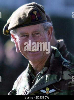 Der Prinz von Wales trägt seine Welsh Guards Baskenmütze, während seines Besuchs in Catterick Garrison. Stockfoto
