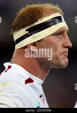 Englands Lawrence Dallaglio in Aktion für England gegen Samoa. Stockfoto