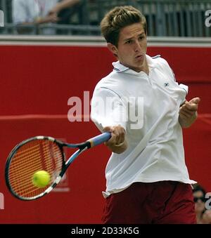 Der russische Igor Andreev im Einsatz gegen den australischen Lleyton Hewitt, während des Viertelfinalmatches bei den Stella Artois Championships, Queen's, London. Stockfoto