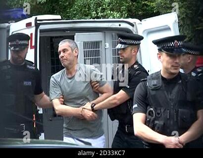 Video noch aus PA aufgenommen Video von Michael Wheatley, 55, mit dem Spitznamen Skull Cracker, bei der Ankunft in South East Surrey Magistrates' Court in Redhill, wo er schien beschuldigt, die Durchführung eines bewaffneten Raubüberfalls während fünf Tagen auf der Flucht aus einem offenen Gefängnis. Stockfoto