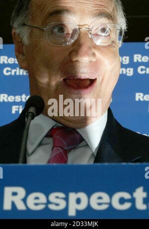 Der konservative Führer Michael Howard hält eine Rede über Verbrechen im Thistle Hotel in Middlesborough. Stockfoto