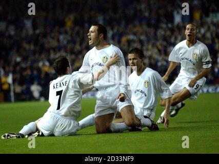 Der englische Kapitän David Beckham feiert mit seinem Teamkollegen Frank Lampard nach dem letzten Pfiff in seinem Unentschieden 0-0 während des Qualifikationsspiel der Europameisterschaften im Sukruu Saracoglu Stadion in Istanbul, Türkei. Stockfoto