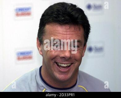 LEED United's Manager David O'Leary bei einer Pressekonferenz im Hardturm Stadion, Zürich, Schweiz. Leeds United wird Grasshopper morgen in der UEFA-Cup, dritte Runde, erste Etappe Spiel in Zürich spielen. DIESES BILD KANN NUR IM RAHMEN EINER REDAKTIONELLEN FUNKTION VERWENDET WERDEN. KEINE WEBSITE-/INTERNETNUTZUNG, ES SEI DENN, DIE WEBSITE IST BEI DER FOOTBALL ASSOCIATION PREMIER LEAGUE REGISTRIERT. Stockfoto
