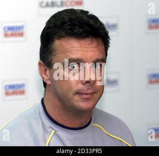LEED United's Manager David O'Leary bei einer Pressekonferenz im Hardturm Stadion, Zürich, Schweiz. Leeds United wird Grasshopper morgen in der UEFA-Cup, dritte Runde, erste Etappe Spiel in Zürich spielen. DIESES BILD KANN NUR IM RAHMEN EINER REDAKTIONELLEN FUNKTION VERWENDET WERDEN. KEINE WEBSITE-/INTERNETNUTZUNG, ES SEI DENN, DIE WEBSITE IST BEI DER FOOTBALL ASSOCIATION PREMIER LEAGUE REGISTRIERT. Stockfoto