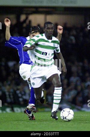 Celtic's Momo Sylla kommt vor Leicester City Verteidiger Alex Mortimer während des Freundschaftsspiels in der Filbert Street, Leicester. Celtic-Manager Martin O'Neill kehrte zum ersten Mal in die Filbert Street zurück, seit er im Sommer 2000 die Leitung von Celtic übernahm. DIESES BILD KANN NUR IM RAHMEN EINER REDAKTIONELLEN FUNKTION VERWENDET WERDEN. KEINE WEBSITE-/INTERNETNUTZUNG, ES SEI DENN, DIE WEBSITE IST BEI DER FOOTBALL ASSOCIATION PREMIER LEAGUE REGISTRIERT. Stockfoto