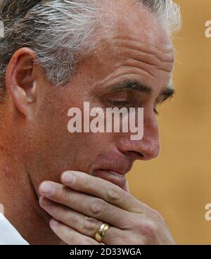 Der irische Manager Mick McCarthy, bei einer Pressekonferenz, nachdem die irische Mannschaft in ihrem Trainingslager in Izumo, Japan, angekommen war, um sich auf das WM-Finale vorzubereiten. Stockfoto