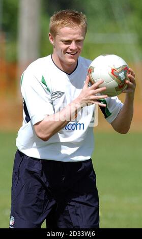 Damien Duff aus der Republik Irland während einer Trainingseinheit in Saipan. Die Republik Irland nimmt ihre letzten Vorpreperationen vor den WM-Finals in Japan und Südkorea vor. Stockfoto