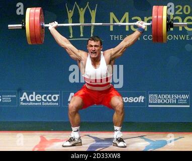 Englands David Guest in Aktion während des Schnatchevents des 94 kg schweren Männer Gewichtheben Finales bei den Commonwealth Games 2002, MICC, Manchester. Stockfoto