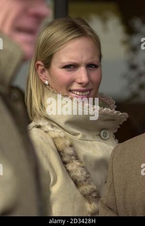 Die Tochter der Prinzessin Royal, Zara Phillips kommt auf dem Cheltenham Festival, Cheltenham. Stockfoto