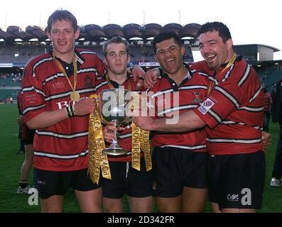 (Von links nach rechts) James Forreter, James Simpson-Daniel, robert Todd und Olivier Azam feiern Gloucester's Sieg über Northampton im Powergen Cup Finale in Twickenham in London Stockfoto