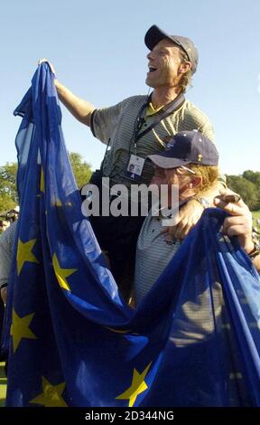 Kapitän des European Ryder Cup Bernhard langer feiert den 35. Ryder Cup im Oakland Hills Country Club, Bloomfield Township, Michigan. Stockfoto