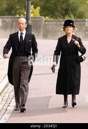 Der Herzog und die Herzogin von Kent kommen an der Galiläa Veranda Eingang der St. George's Chapel in Windsor Castle, für die Beerdigung der Tante der Königin Prinzessin Alice, Herzogin von Gloucester in St. George's Chapel, Windsor. Die Prinzessin, die mit 102 Jahren die älteste britische Königin der Geschichte war, starb am vergangenen Freitag friedlich in ihrem Schlaf im Kensington Palace. Stockfoto