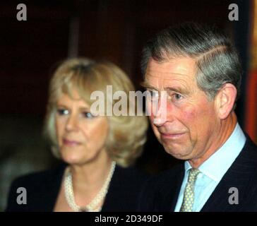 Der Prinz von Wales und seine Partnerin Camilla Parker-Bowles kommen an. Stockfoto