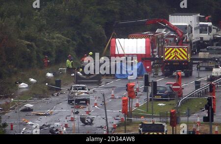 Die Arbeit an der A27 in Shoreham in West Sussex geht weiter, um weitere Opfer der Flugkatastrophe von Shoreham zu suchen, da ein Gerichtsmediziner warnte, dass die Identifizierung der Opfer eine "langsame und sorgfältige Operation" sein werde. Stockfoto