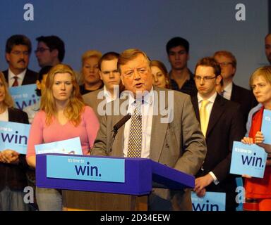 Tory-Spitzenkandidat Kenneth Clarke spricht in Millbank Towers, London, für die Konferenz "IT's Time to Win", Montag, 28. September. DRÜCKEN Sie VERBANDSFOTO. Bildnachweis sollte lauten: Michael Sephens/PA Stockfoto