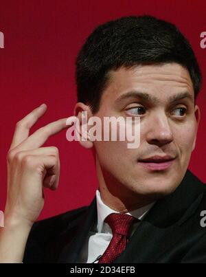 David Miliband, der Minister für Gemeinden und Kommunalverwaltung, spricht auf der Labour Party Konferenz in Brighton, Donnerstag, 29. September 2005. DRÜCKEN Sie VERBANDSFOTO. Bildnachweis sollte lauten: Chris Ison/PA Stockfoto