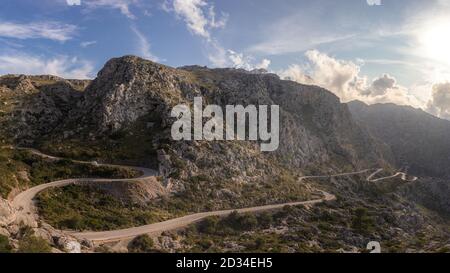 SA Calobra Road führt zum Hafen und Torrent De Pareis, Tramuntana, Mallorca, Spanien. Stockfoto