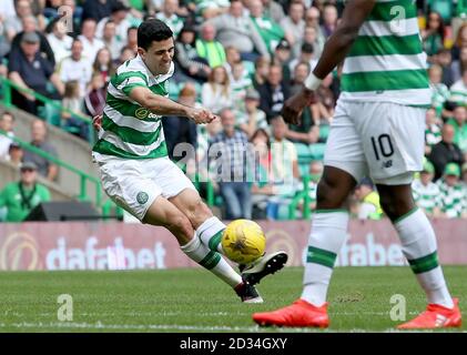 Celtics Tom Rogic Partituren seiner Seiten vierte Ziel während der Ladbrokes Scottish Premier League match bei Celtic Park, Glasgow. Stockfoto