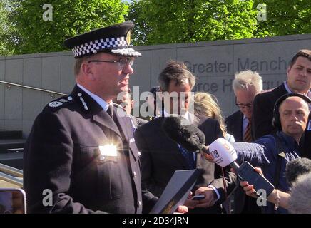 Größere Manchester Chief Constable Ian Hopkins liefert eine Aussage außerhalb der Polizei des Großraums Manchester zentrale, wie der Selbstmordattentäter, die Gemetzel in der Manchester Arena gebracht als Salman Abedi benannt wurde. Stockfoto