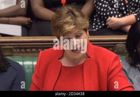 Schatten-Außenministerin Emily Thornberry spricht während der Fragen des Premierministers im Unterhaus, London. Stockfoto