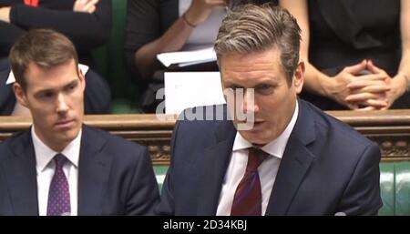 Schatten-Brexit-Sekretär Sir Keir Starmer befragt Brexit-Minister David Davis im britischen Unterhaus zu den Fortschritten bei den Brexit-Verhandlungen mit der Europäischen Union. Stockfoto