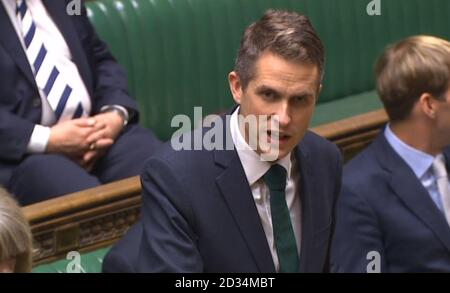 Verteidigungsminister Gavin Williamson während seiner ersten Reihe von Verteidigungsfragen im Unterhaus in London. Stockfoto