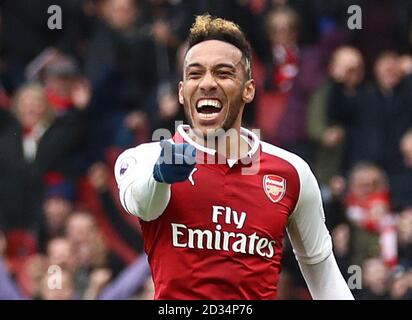 Von Arsenal Pierre-Emerick Aubameyang feiert ersten Ziel seiner Seite des Spiels zählen während der Premier League Match im Emirates Stadium, London. Stockfoto