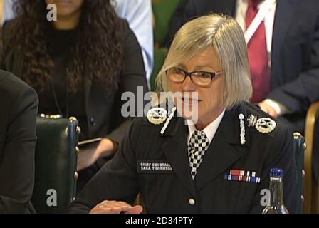 Sara Thornton, Vorsitzende des National Police Chiefs' Council, wird vom Innenausschuss im Palace of Westminster, London, befragt. Stockfoto