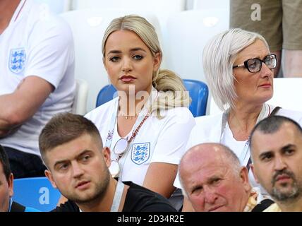 Megan Davison, Freundin des englischen Torhüters Jordan Pickford in der Tribüne vor dem FIFA World Cup Group G Spiel im Kaliningrad Stadium. Stockfoto