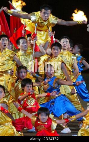 Jiangxi Xishan International School Kung Fu Gruppe während ihrer Vorstellung im Edinburgh Military Tattoo Edinburgh Castle Opening Night im Edinburgh Castle. Stockfoto