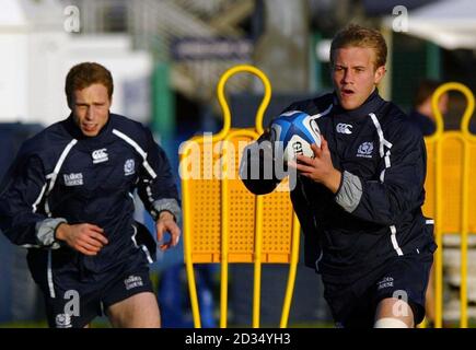 Schottlands Jason White (rechts) und Andy Henderson während einer Trainingseinheit im Murrayfield Stadium, Edinburgh. Stockfoto