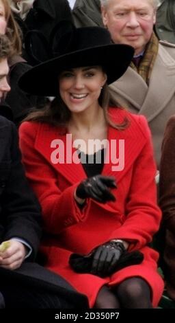 Prinz William's Freundin Kate Middleton auf dem Paradeplatz am Royal Military College, Sandhurst, für die heutige Sovereign's Parade. Stockfoto